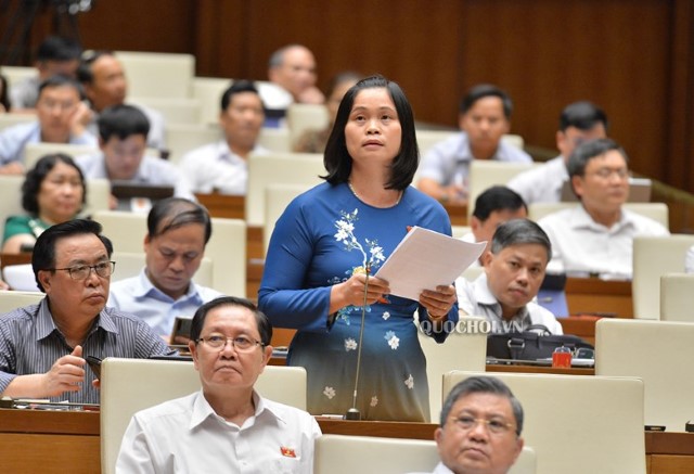 ĐBQH MA THỊ THÚY: CẦN ĐẨY NHANH GIẢI NGÂN ĐẦU TƯ CÔNG VÀ HỖ TRỢ NGƯỜI DÂN SAU THIÊN TAI, DỊCH BỆNH